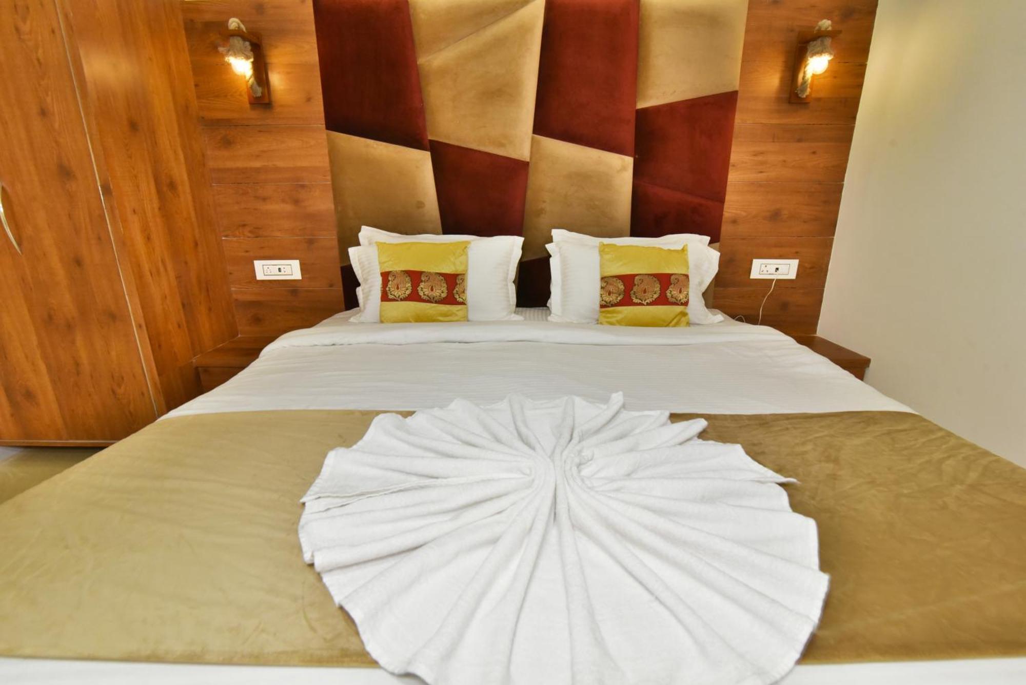 Hk Backpackers-Luxury Rooms & Dormitory Amritsar Ngoại thất bức ảnh