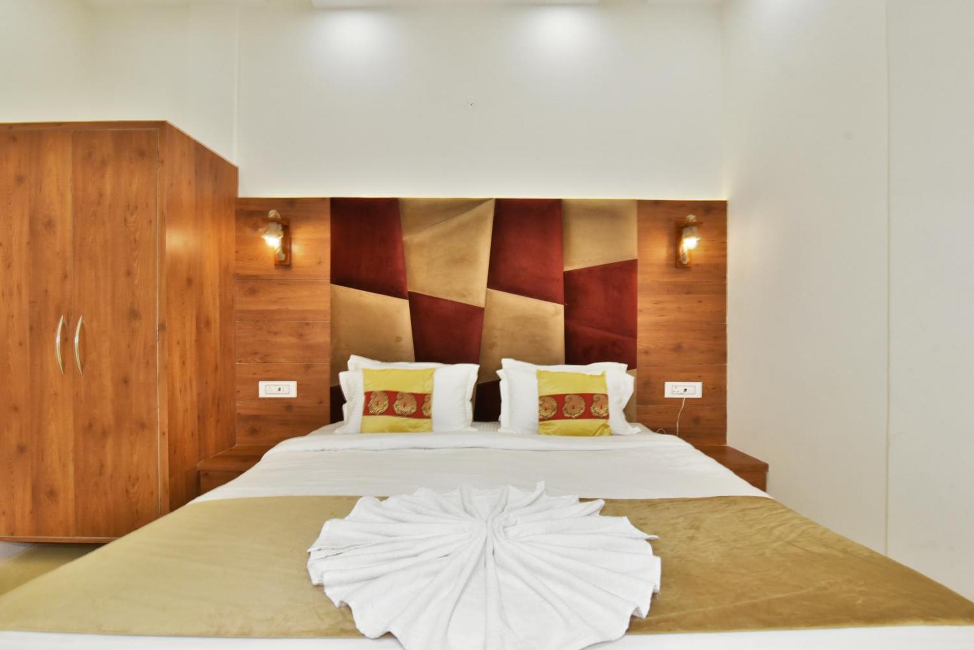 Hk Backpackers-Luxury Rooms & Dormitory Amritsar Ngoại thất bức ảnh