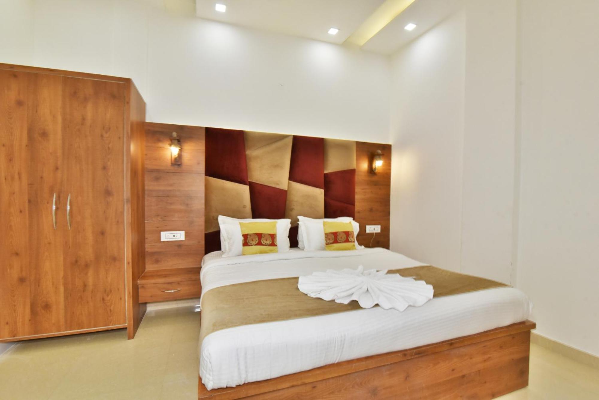 Hk Backpackers-Luxury Rooms & Dormitory Amritsar Ngoại thất bức ảnh