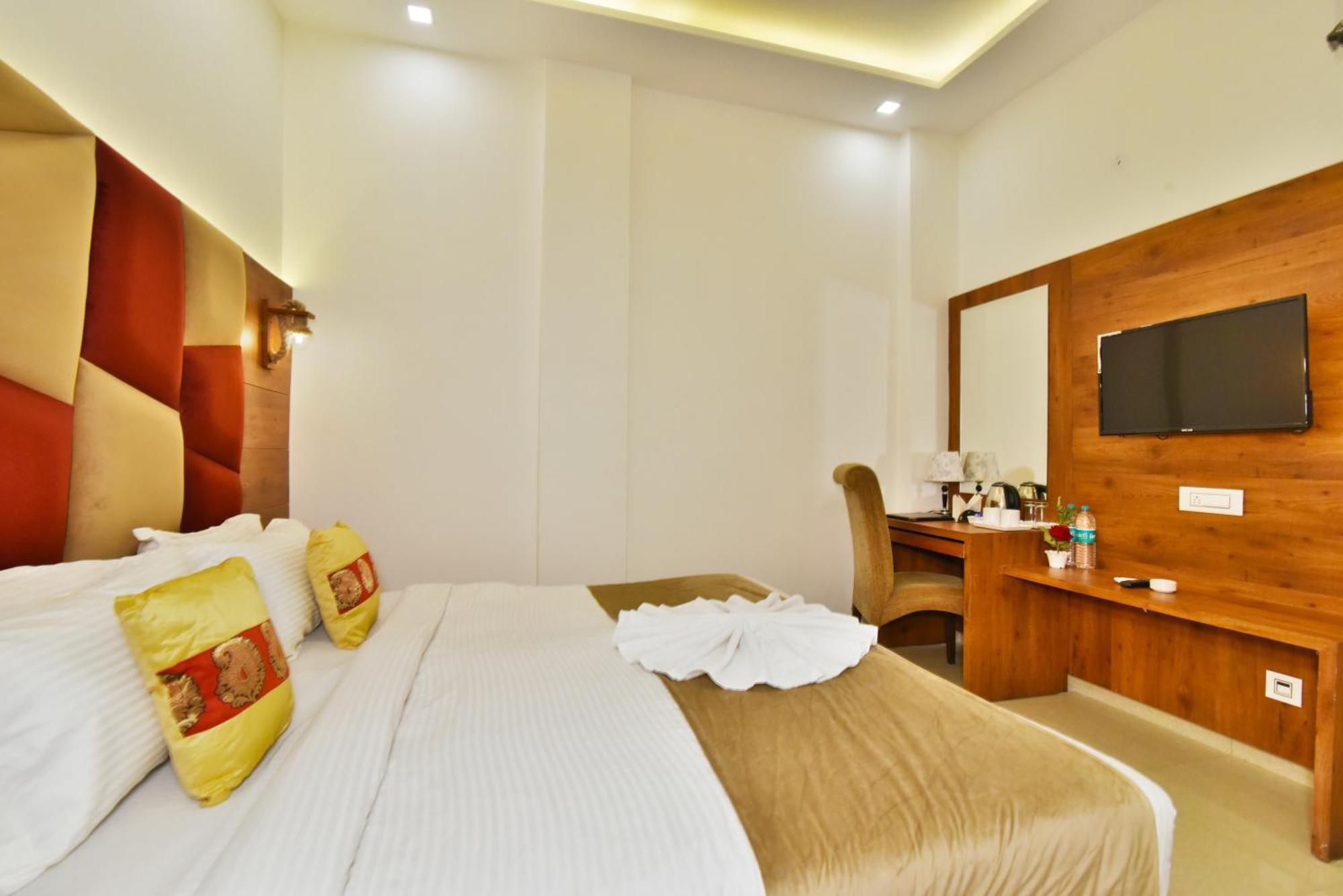 Hk Backpackers-Luxury Rooms & Dormitory Amritsar Ngoại thất bức ảnh