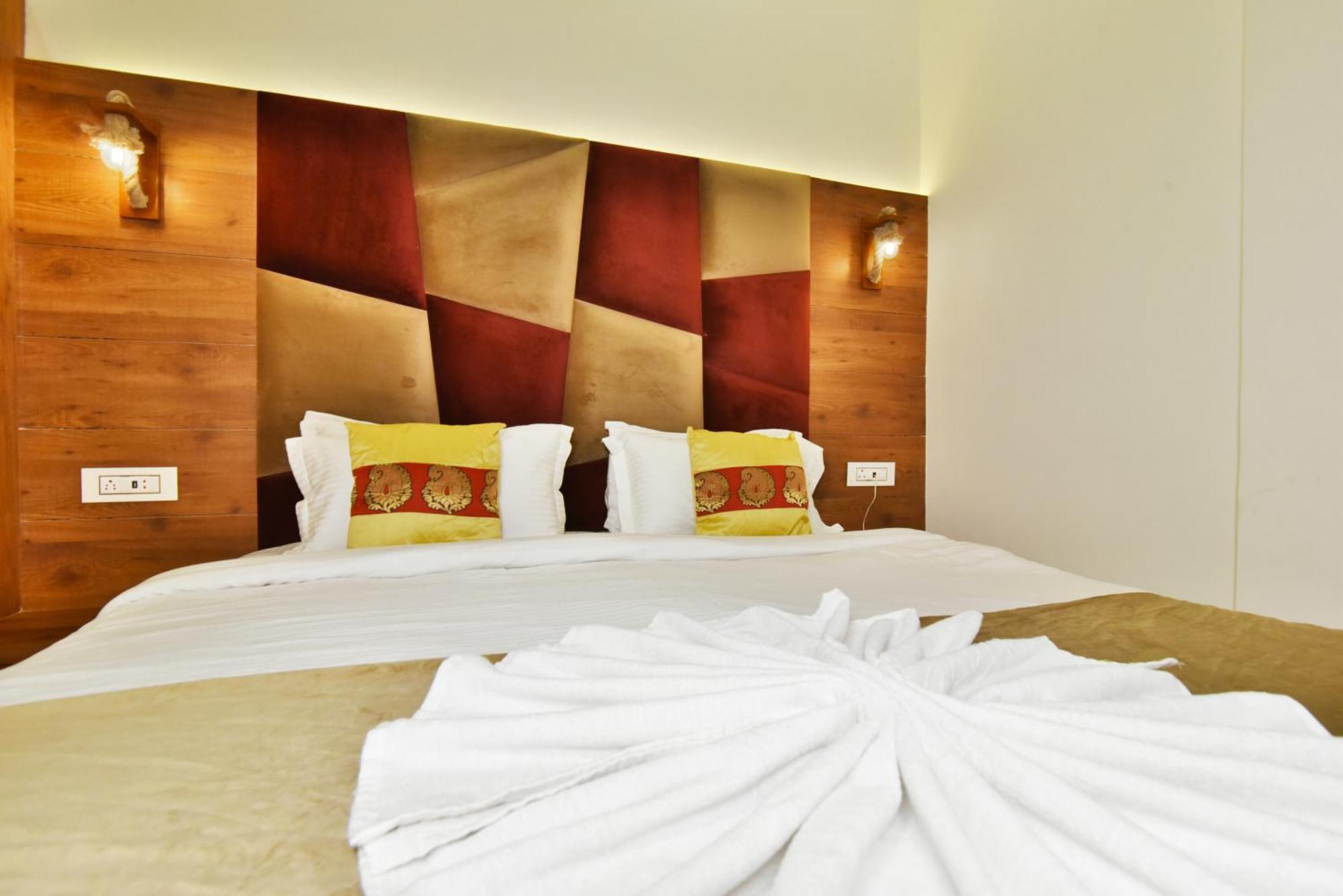 Hk Backpackers-Luxury Rooms & Dormitory Amritsar Ngoại thất bức ảnh